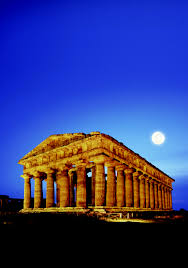 tempio di Paestum di notte