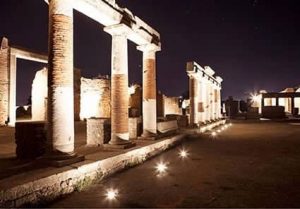 Pompei vista di notte