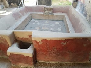 Vasca all'interno della fullonica Stephani a Pompei